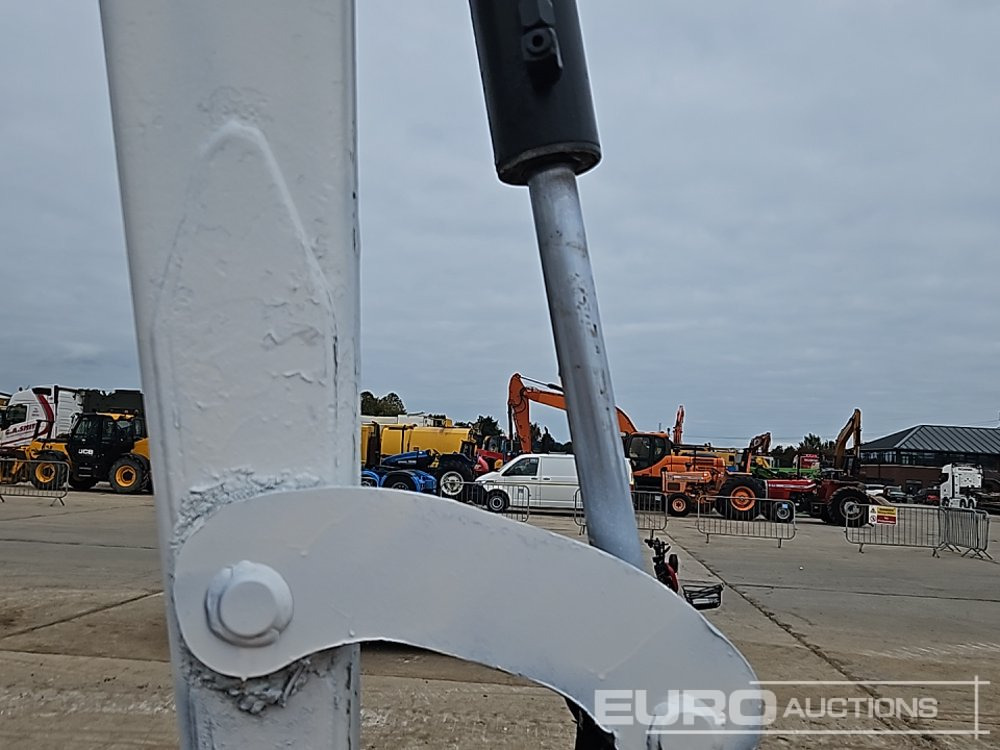 Mini excavator Bobcat 325: picture 25