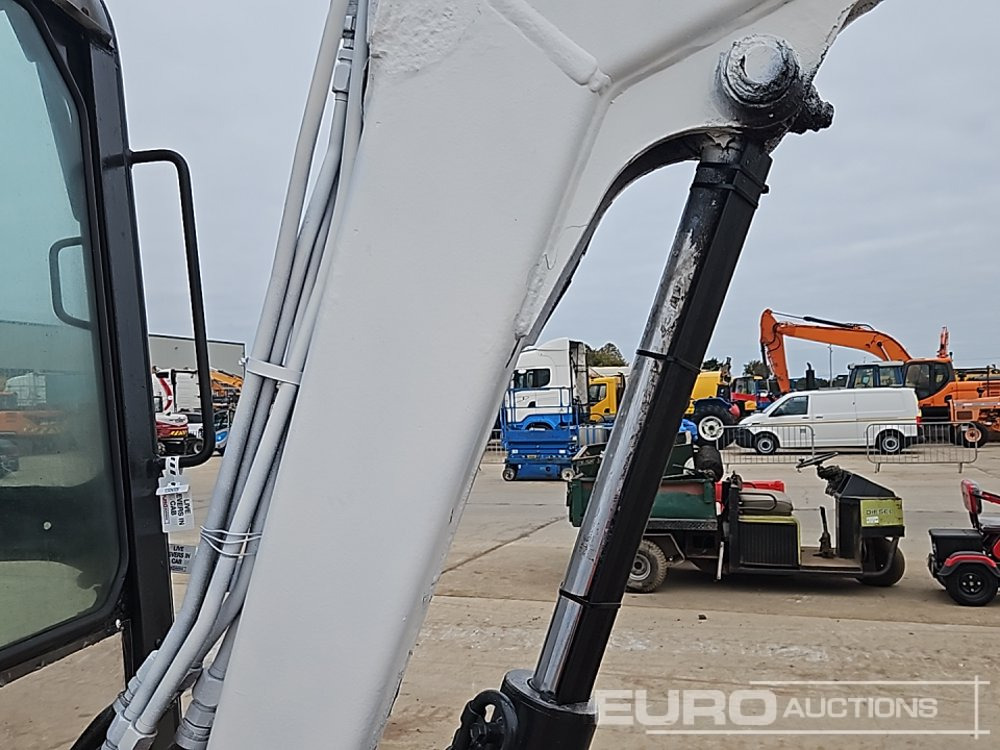 Mini excavator Bobcat 325: picture 23