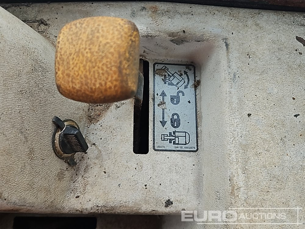 Mini excavator Bobcat 325: picture 49