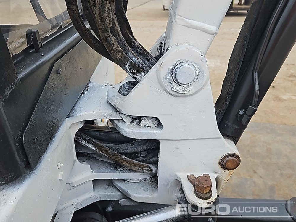 Mini excavator Bobcat 325: picture 22