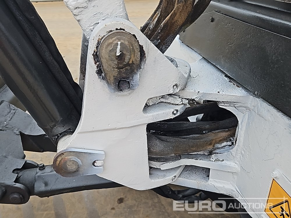 Mini excavator Bobcat 325: picture 33