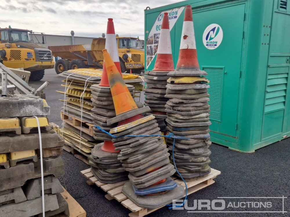 Bundle of Plastic Road Plates (1 of), Pallet of Road Cones (1 of) - Construction equipment: picture 4 Bundle of Plastic Road Plates (1 of), Pallet of Road Cones (1 of) - Construction equipment: picture 4