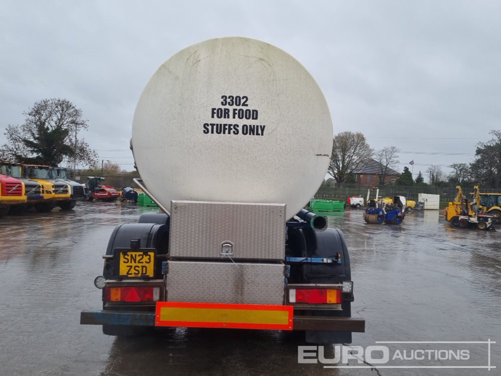 Clayton Twin Axle Tanker Trailer,Rear Steer, Stainless Steel Tank (Plating Certificate Available) - Tank semi-trailer: picture 4 Clayton Twin Axle Tanker Trailer,Rear Steer, Stainless Steel Tank (Plating Certificate Available) - Tank semi-trailer: picture 4