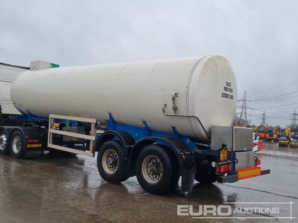 Clayton Twin Axle Tanker Trailer,Rear Steer, Stainless Steel Tank (Plating Certificate Available) - Tank semi-trailer: picture 3 Clayton Twin Axle Tanker Trailer,Rear Steer, Stainless Steel Tank (Plating Certificate Available) - Tank semi-trailer: picture 3