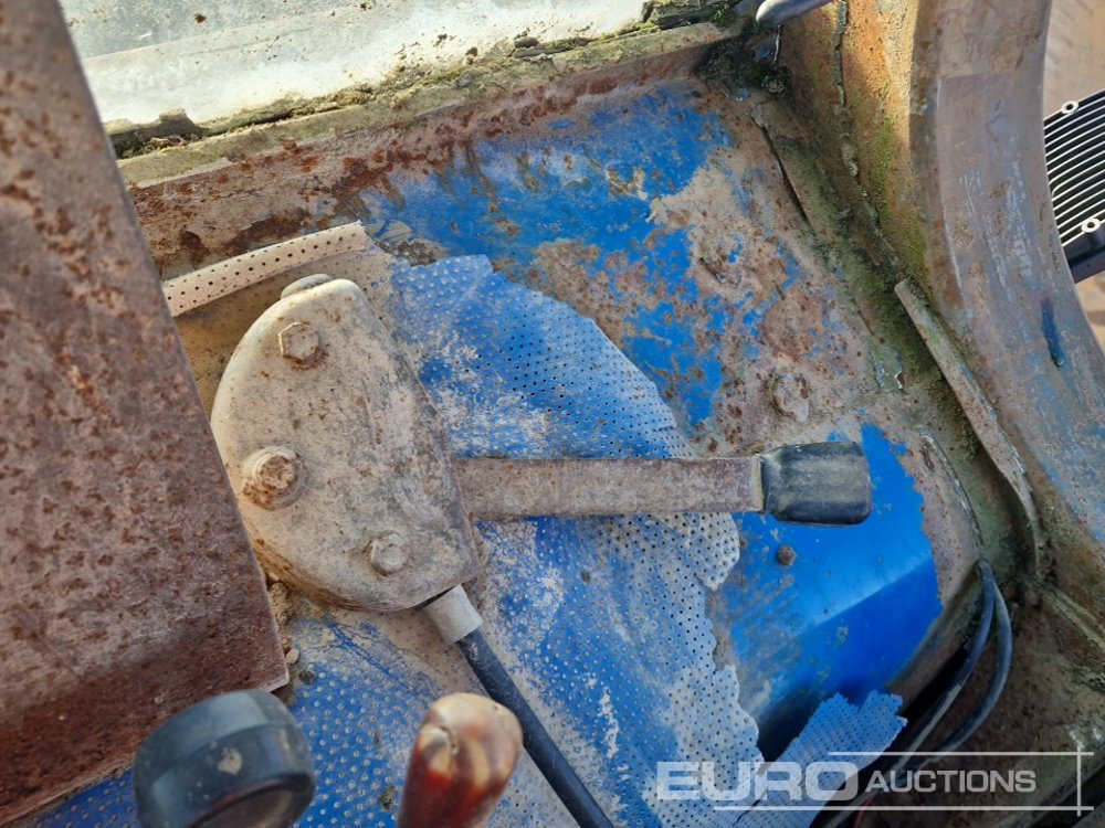 Farm tractor Ford 8210: picture 37