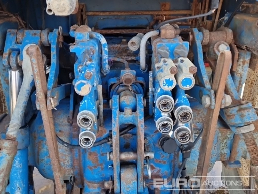 Farm tractor Ford 8210: picture 28