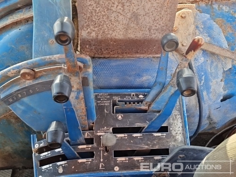 Farm tractor Ford 8210: picture 36