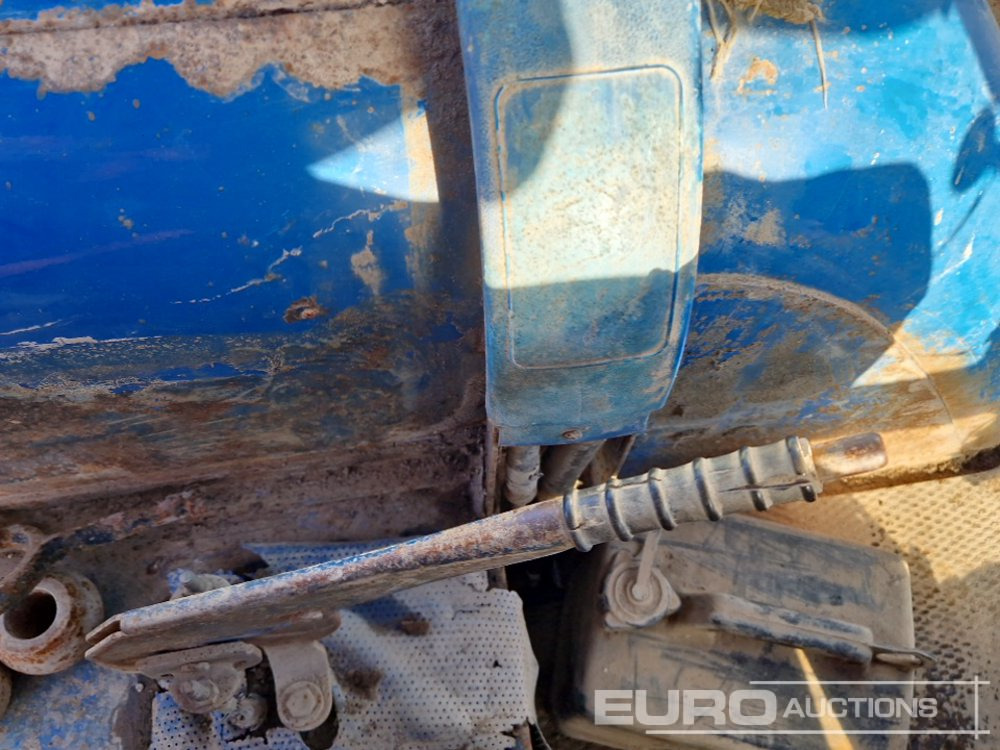 Farm tractor Ford 8210: picture 35