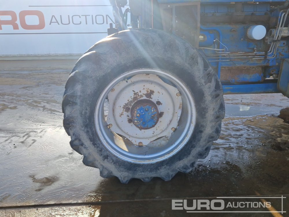 Farm tractor Ford 8210: picture 9