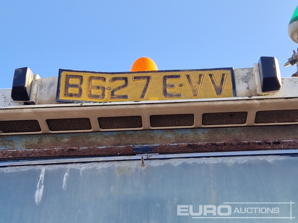 Farm tractor Ford 8210: picture 45