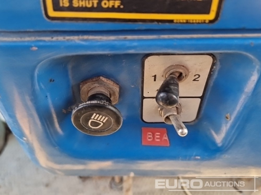 Farm tractor Ford 8210: picture 41