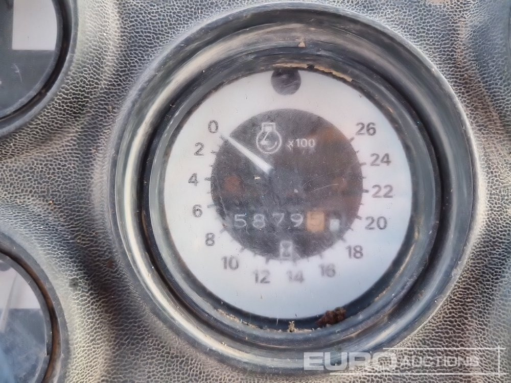 Farm tractor Ford 8210: picture 44