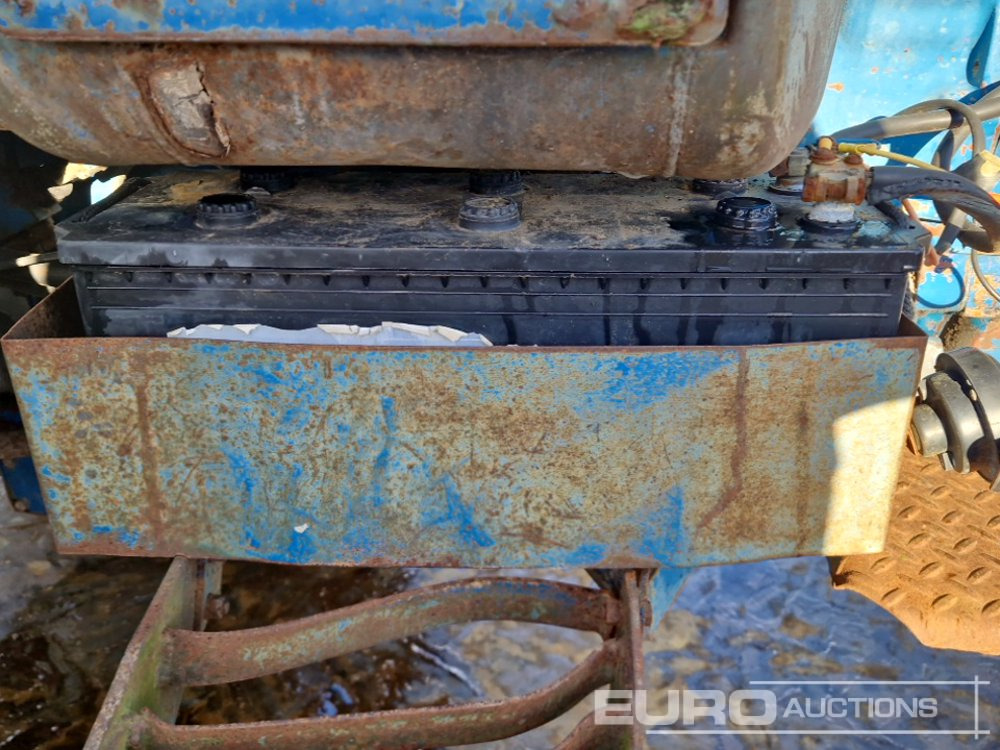 Farm tractor Ford 8210: picture 23