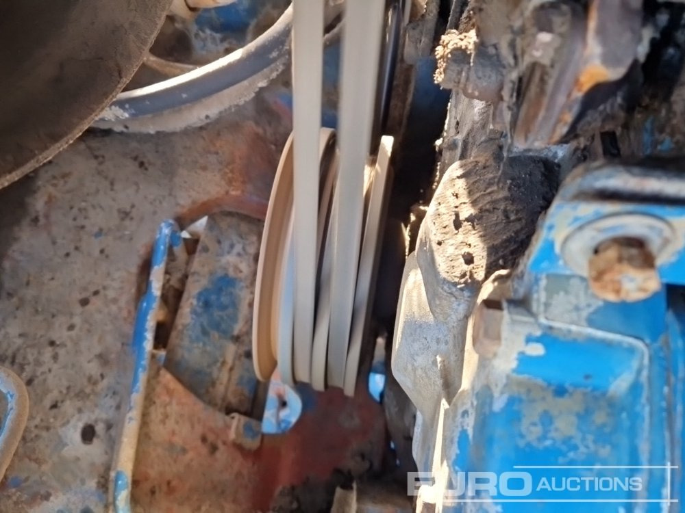 Farm tractor Ford 8210: picture 21