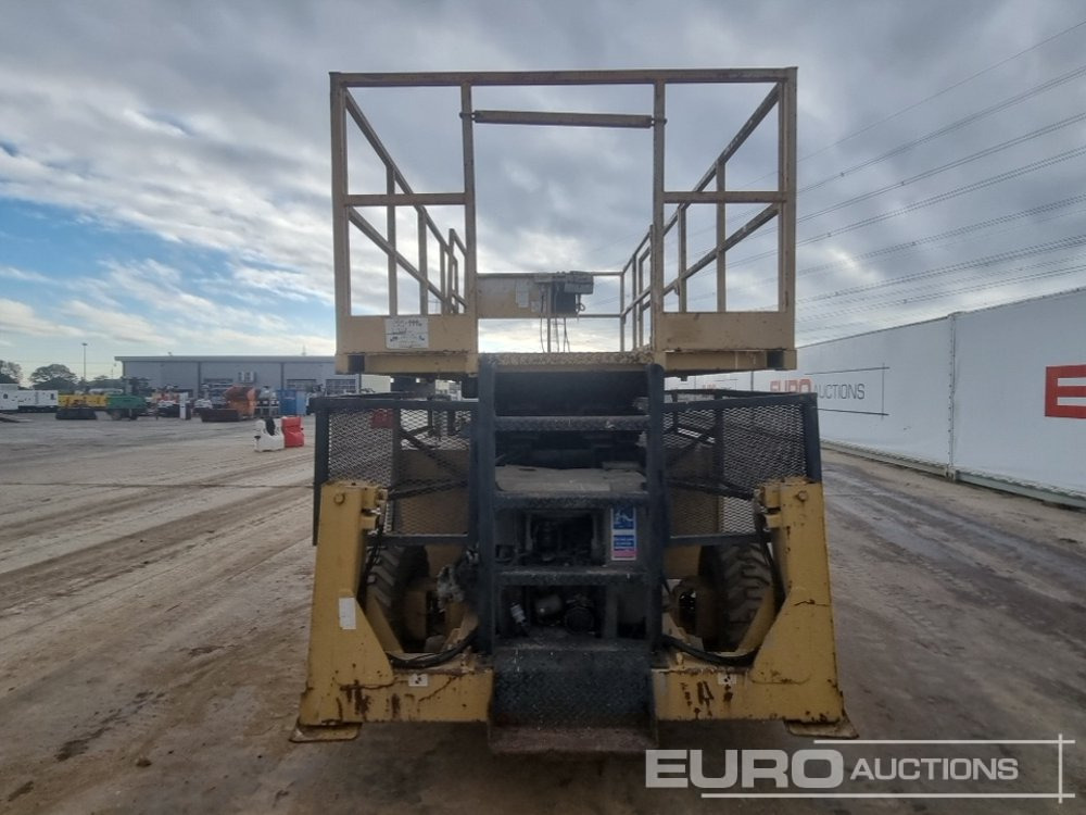 Grove 4x4 Diesel Scissor Lift (Runs, Top Controller Parts Missing) - Aerial platform: picture 4 Grove 4x4 Diesel Scissor Lift (Runs, Top Controller Parts Missing) - Aerial platform: picture 4