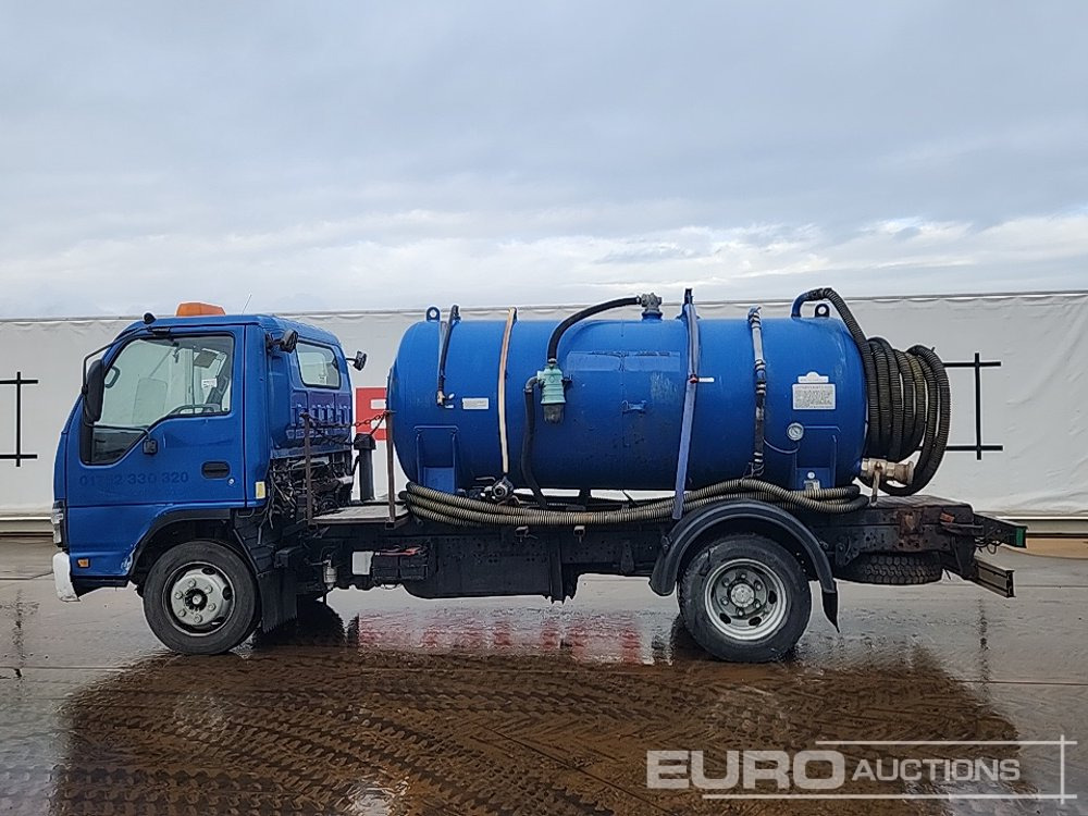 Isuzu NQR - Tank truck: picture 2 Isuzu NQR - Tank truck: picture 2