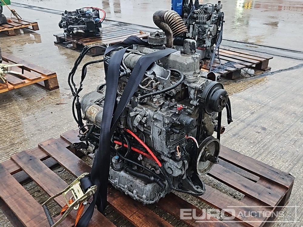 Kubota 4 Cylinder Engine - Engine: picture 1 Kubota 4 Cylinder Engine - Engine: picture 1