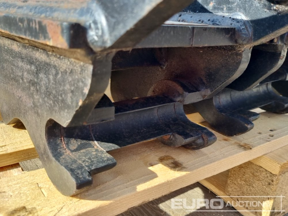 Quick coupler MIM Single Lock QH 35mm Pin to suit Mini Excavator (5 of): picture 25 Quick coupler MIM Single Lock QH 35mm Pin to suit Mini Excavator (5 of): picture 25