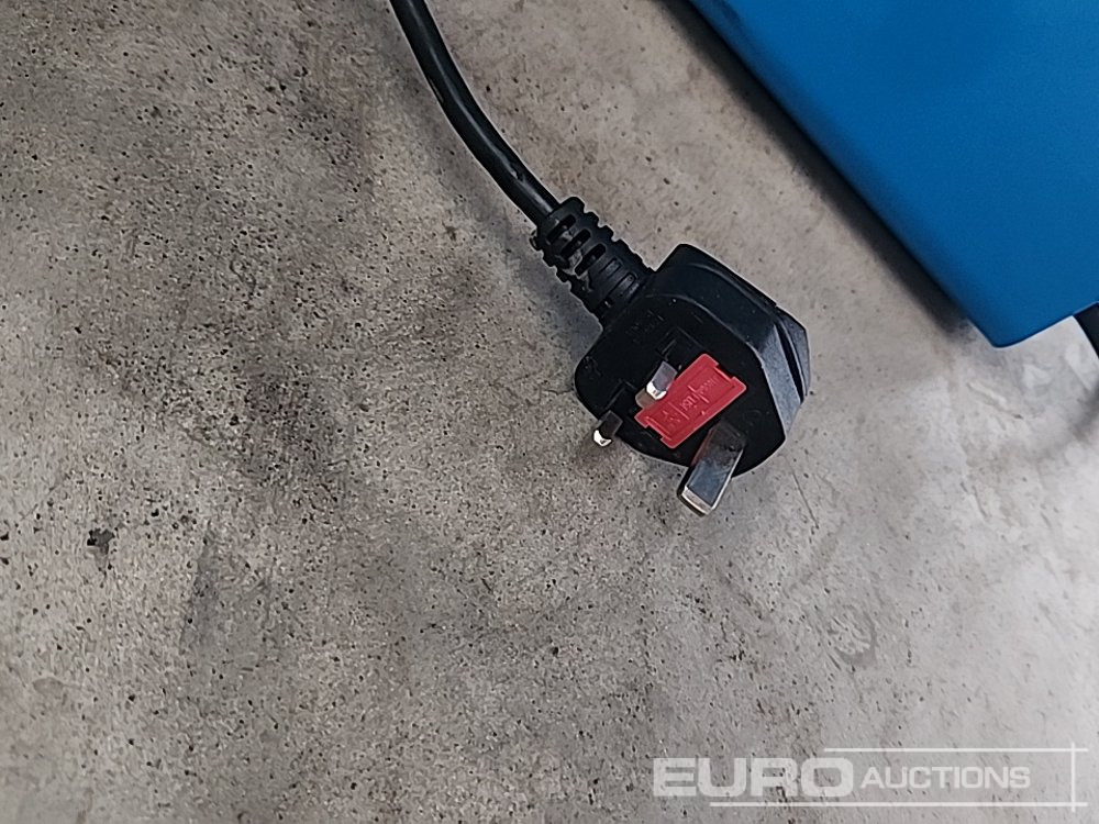 Workshop equipment Maranello 530 12/24 Volt Battery Charger & Neilsen 3500W Power Inverter (2 of): picture 11 Workshop equipment Maranello 530 12/24 Volt Battery Charger & Neilsen 3500W Power Inverter (2 of): picture 11