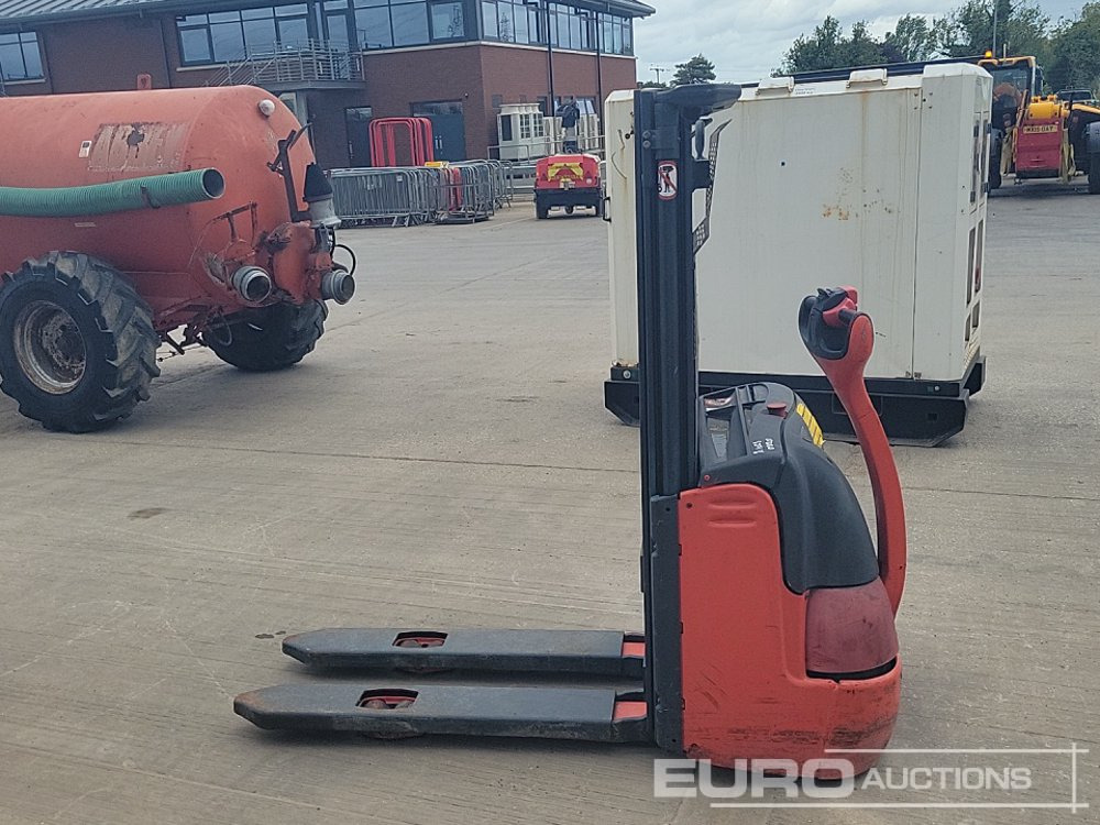 2008 Linde L12 - Material handling equipment: picture 2 2008 Linde L12 - Material handling equipment: picture 2