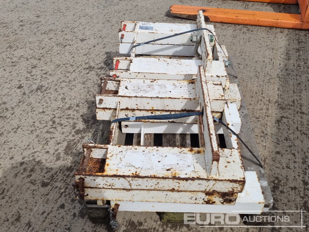 Crane Attachment to suit Forklift (6 of) - Material handling equipment: picture 2 Crane Attachment to suit Forklift (6 of) - Material handling equipment: picture 2