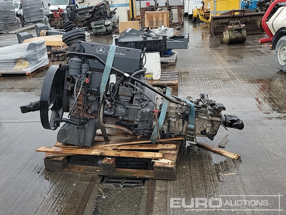 Mercedes 4 Cylinder Engine, Gearbox - Engine: picture 2 Mercedes 4 Cylinder Engine, Gearbox - Engine: picture 2