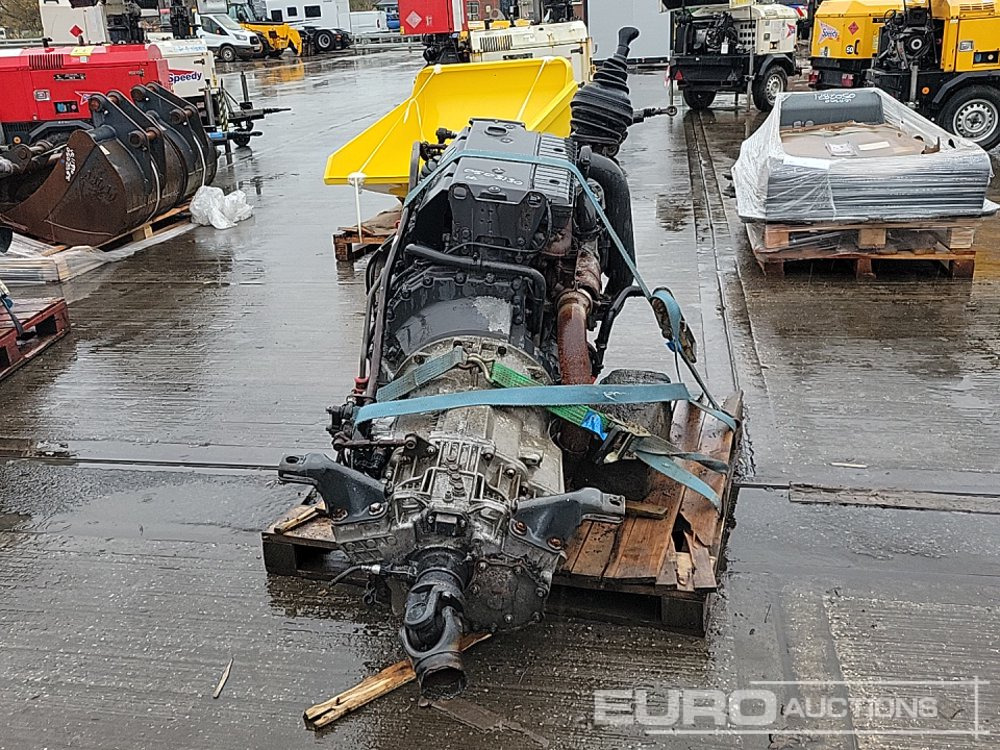 Mercedes 4 Cylinder Engine, Gearbox - Engine: picture 4 Mercedes 4 Cylinder Engine, Gearbox - Engine: picture 4