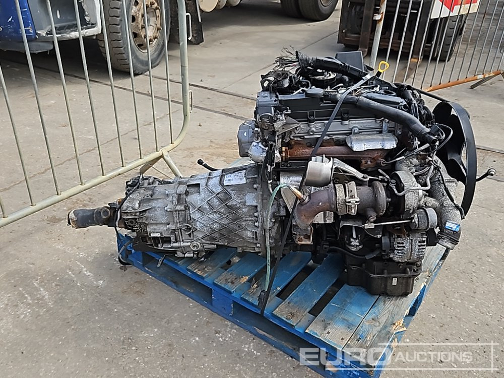 Mercedes 4 Cylinder Engine, Gearbox - Engine: picture 2 Mercedes 4 Cylinder Engine, Gearbox - Engine: picture 2