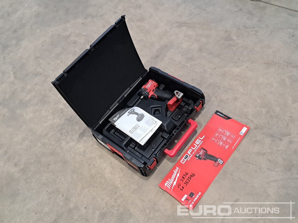 Milwaukee 18 Volt Cordless 3/8 Impact Wrench - Workshop equipment: picture 2 Milwaukee 18 Volt Cordless 3/8 Impact Wrench - Workshop equipment: picture 2