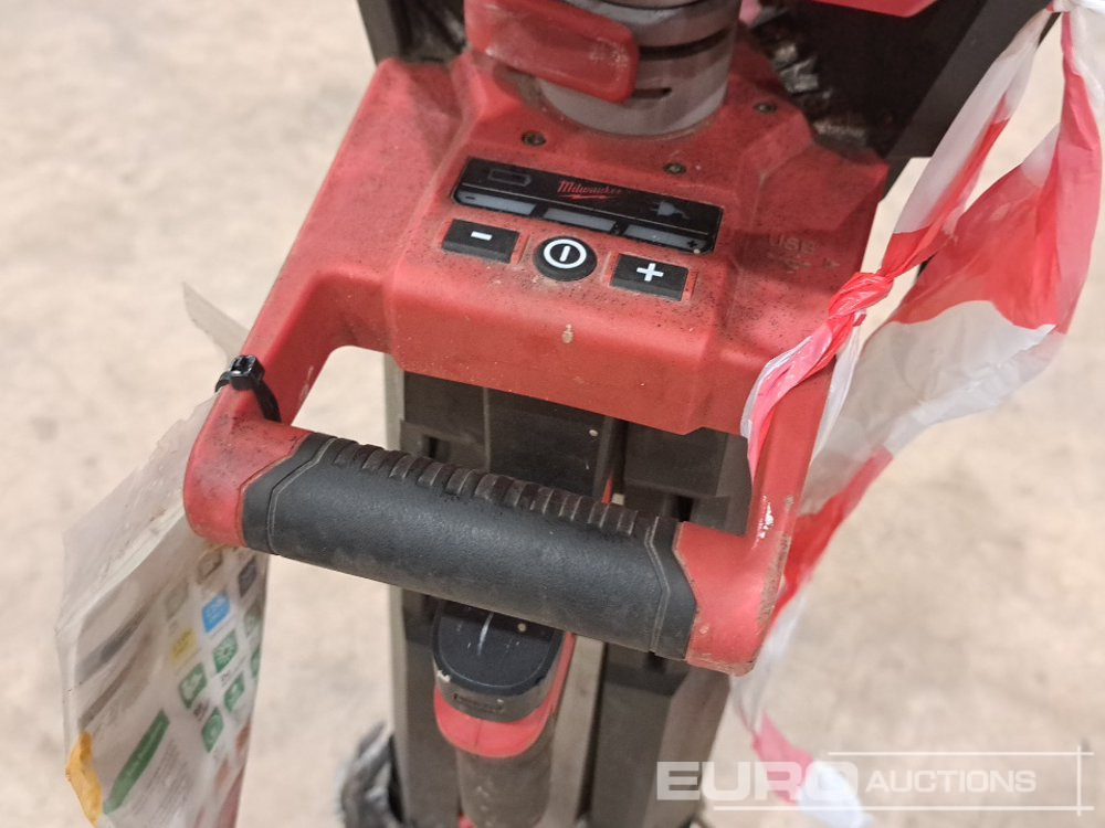 Milwaukee M18 Standing LED Work Light - Workshop equipment: picture 5 Milwaukee M18 Standing LED Work Light - Workshop equipment: picture 5