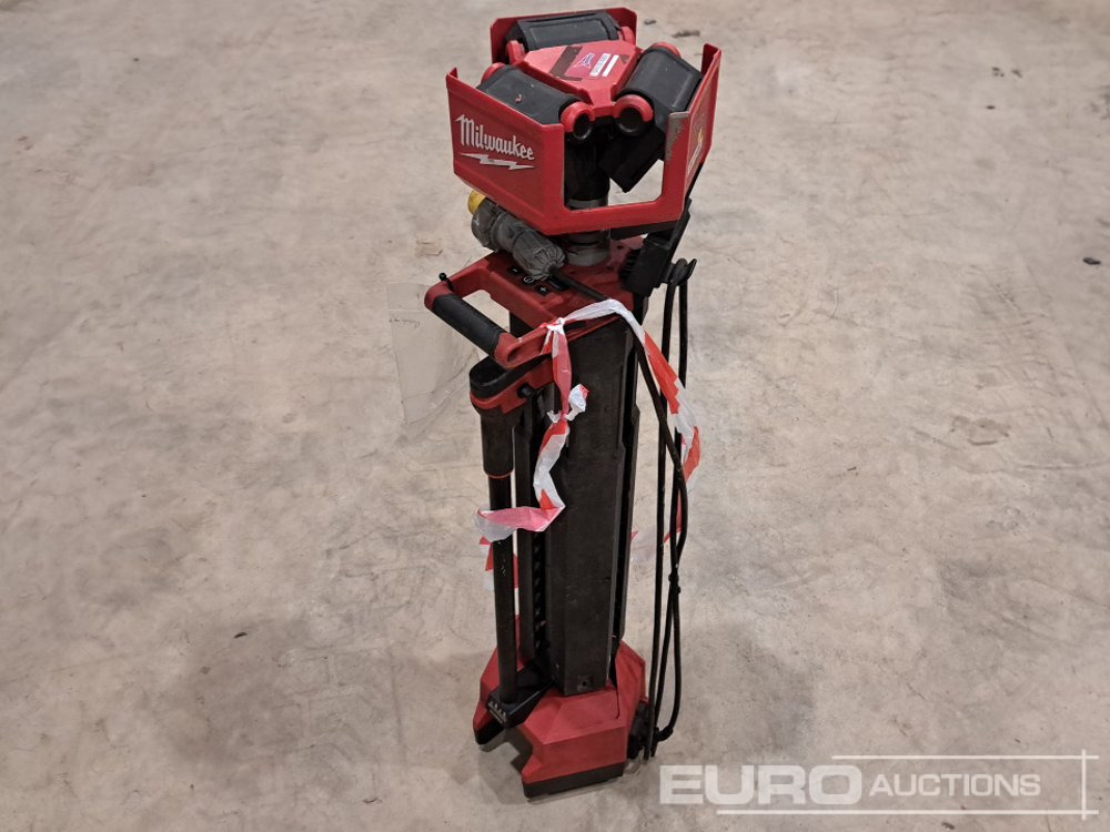 Milwaukee M18 Standing LED Work Light - Workshop equipment: picture 1 Milwaukee M18 Standing LED Work Light - Workshop equipment: picture 1