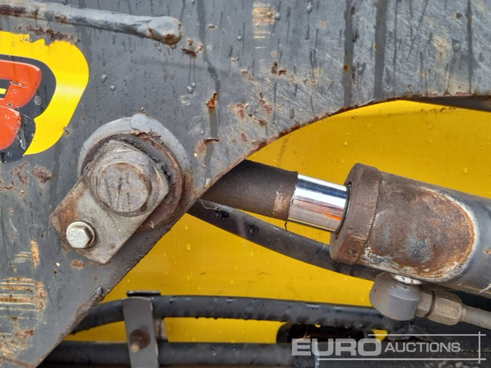 Skid steer loader New Holland LS185B: picture 14