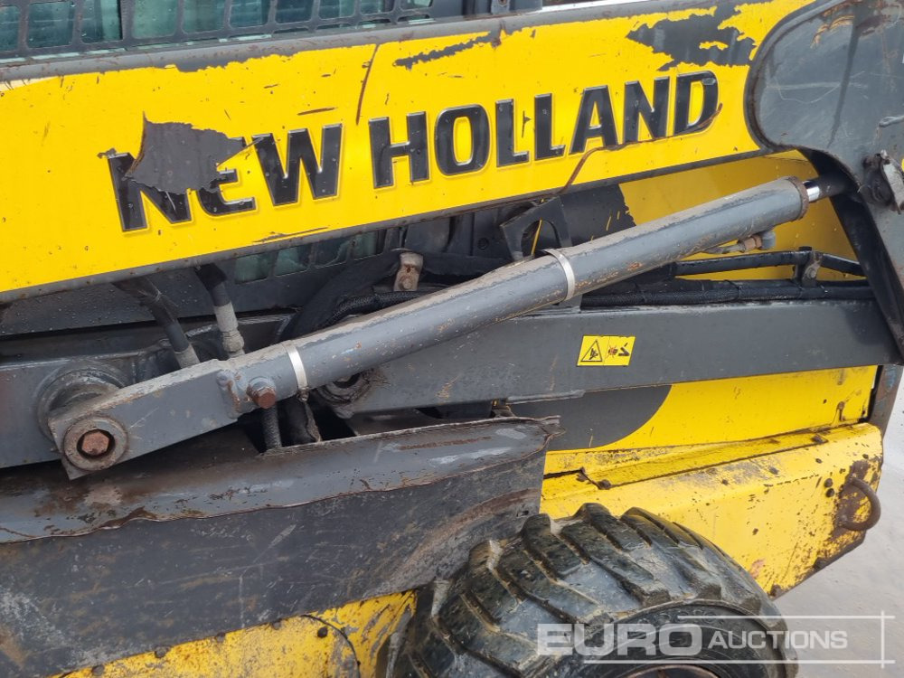 Skid steer loader New Holland LS185B: picture 21
