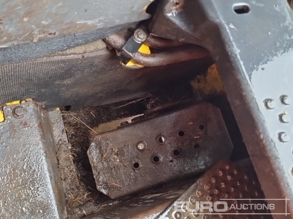 Skid steer loader New Holland LS185B: picture 30