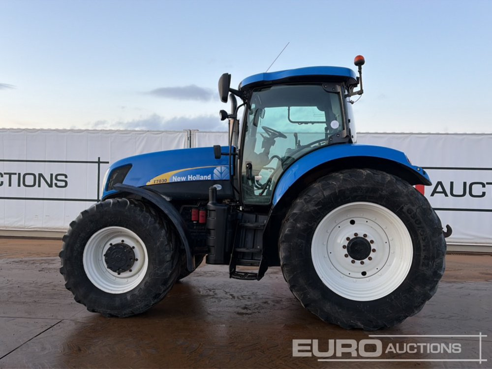 New Holland T7030 - Farm tractor: picture 2 New Holland T7030 - Farm tractor: picture 2