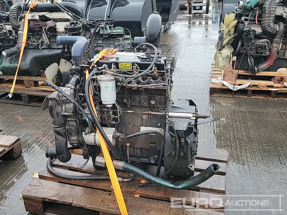 Perkins 4 Cylinder Engine - Engine: picture 2 Perkins 4 Cylinder Engine - Engine: picture 2
