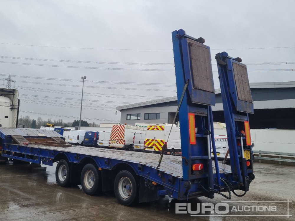 Tirsan Tri Axle Step Frame Low Loader Trailer, Neck Ramps, Out Riggers, Hydraulic Flip Toe Ramps - Low loader semi-trailer: picture 3 Tirsan Tri Axle Step Frame Low Loader Trailer, Neck Ramps, Out Riggers, Hydraulic Flip Toe Ramps - Low loader semi-trailer: picture 3