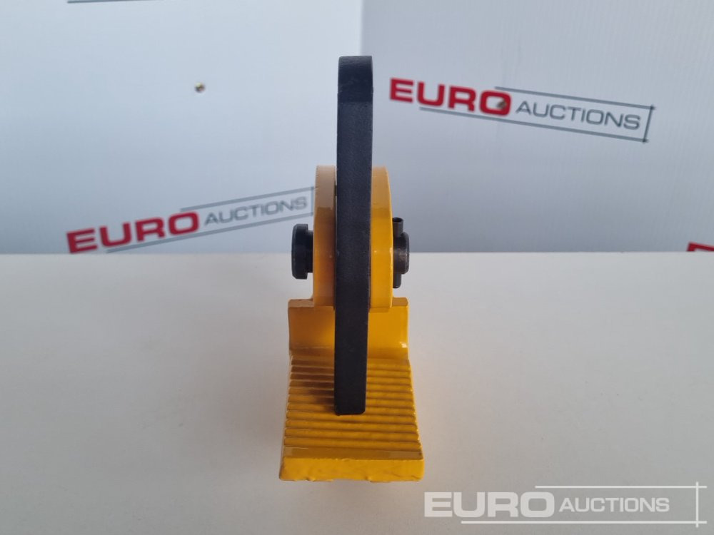 Unused 1 Ton PDB Horizontal Plate Lifting Clamp - Construction equipment: picture 2 Unused 1 Ton PDB Horizontal Plate Lifting Clamp - Construction equipment: picture 2