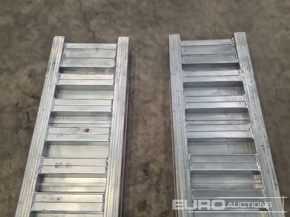 Unused 1800mm x 310mm x 82mm Aluminium Loading Ramps - Workshop equipment: picture 5 Unused 1800mm x 310mm x 82mm Aluminium Loading Ramps - Workshop equipment: picture 5