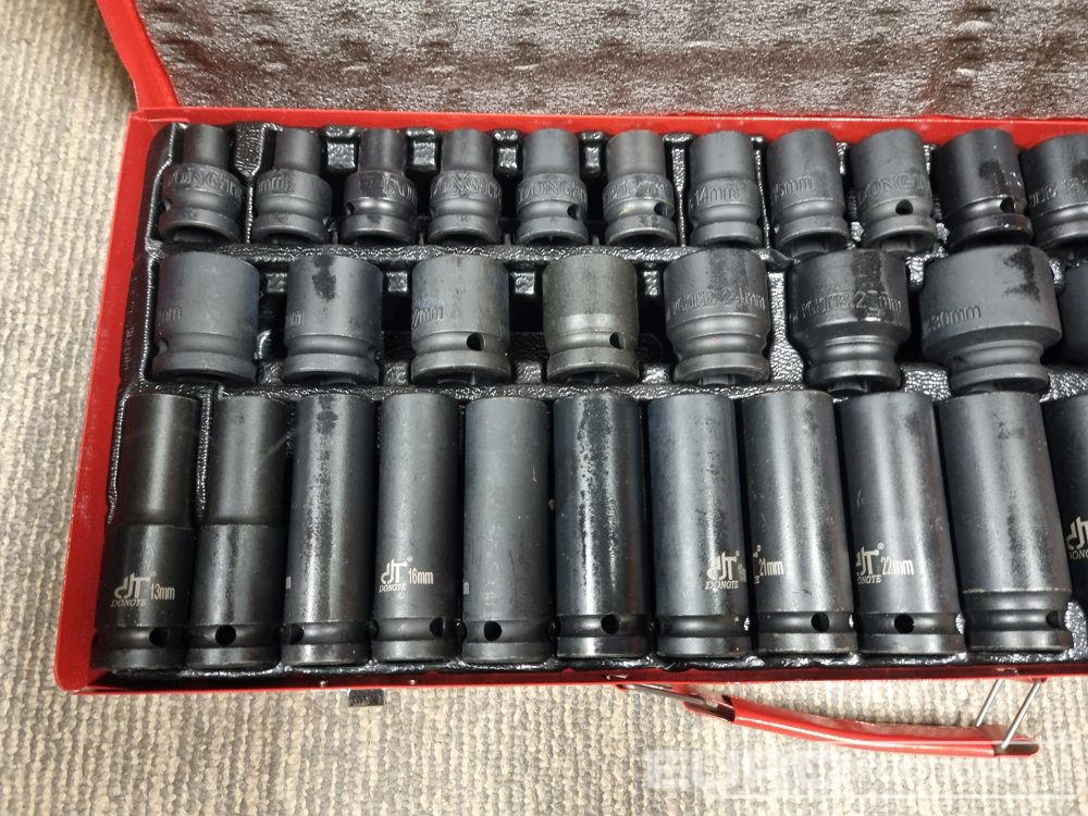 Unused 35 Piece 1/2" Drive Air Impact Socket Set, Steel Case - Workshop equipment: picture 2 Unused 35 Piece 1/2" Drive Air Impact Socket Set, Steel Case - Workshop equipment: picture 2