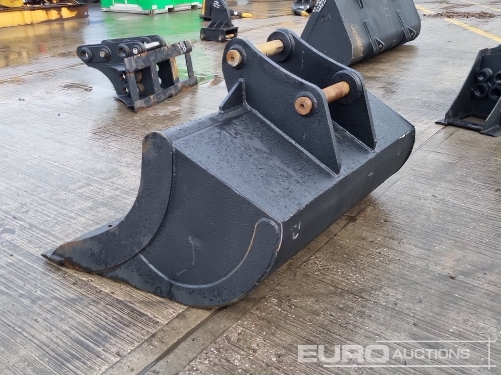 Unused 70" Scandinavian Bucket 65mm Pin to suit 13 Ton Excavator - Bucket: picture 3 Unused 70" Scandinavian Bucket 65mm Pin to suit 13 Ton Excavator - Bucket: picture 3