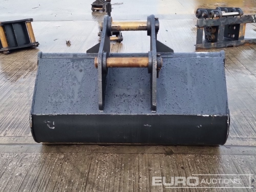 Unused 70" Scandinavian Bucket 65mm Pin to suit 13 Ton Excavator - Bucket: picture 4 Unused 70" Scandinavian Bucket 65mm Pin to suit 13 Ton Excavator - Bucket: picture 4