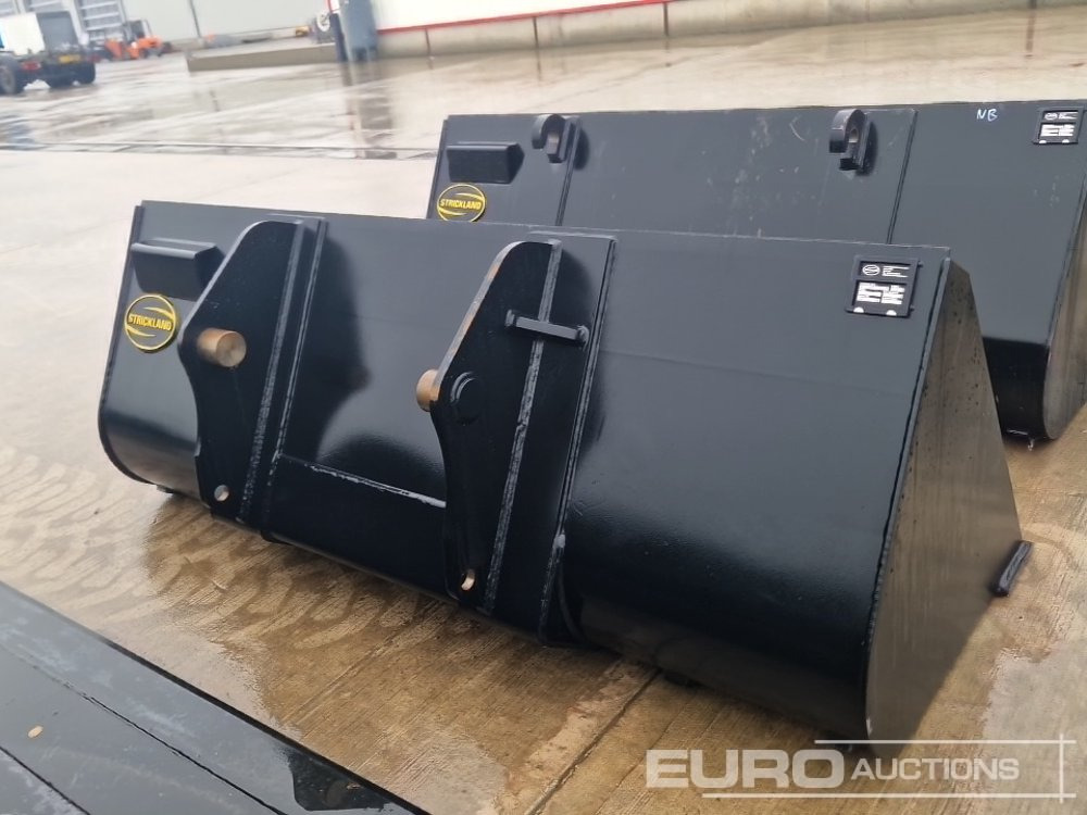 Unused Strickland 90" Loading Bucket to suit Manitou Telehandler - Bucket: picture 3 Unused Strickland 90" Loading Bucket to suit Manitou Telehandler - Bucket: picture 3