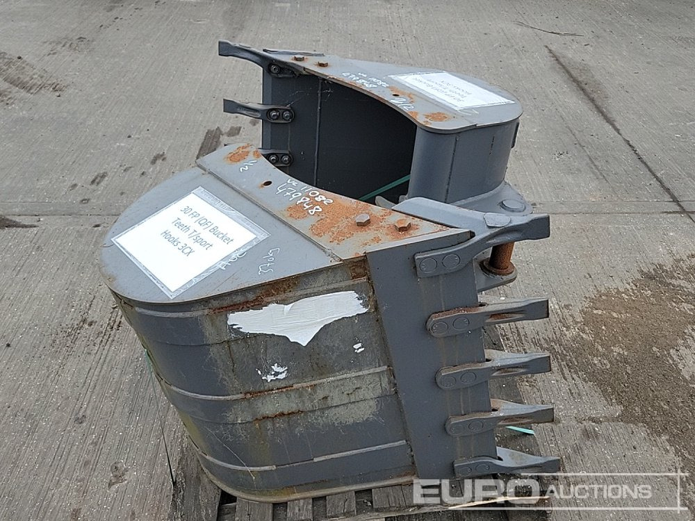 Volvo 30", 30" Digging Bucket 45mm Pin to suit 4-6 Ton Excavator - Bucket: picture 2 Volvo 30", 30" Digging Bucket 45mm Pin to suit 4-6 Ton Excavator - Bucket: picture 2
