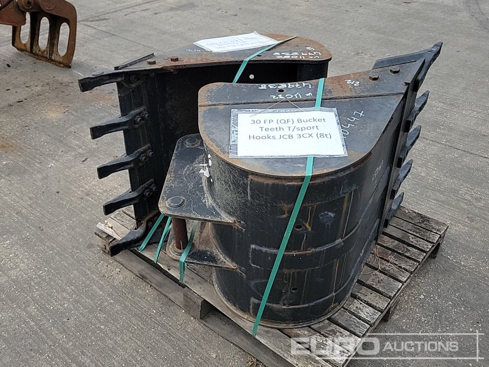 Volvo 30", 30" Digging Bucket 45mm Pin to suit 4-6 Ton Excavator - Bucket: picture 5 Volvo 30", 30" Digging Bucket 45mm Pin to suit 4-6 Ton Excavator - Bucket: picture 5