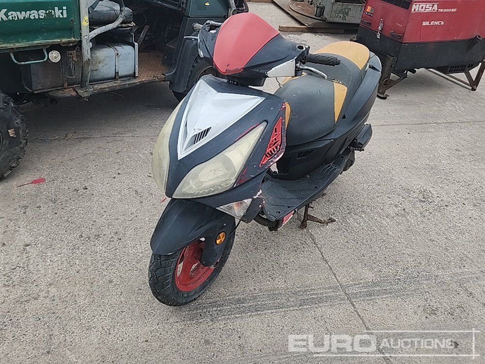 Zipp Scooter (Non Runner) - Motorcycle: picture 1 Zipp Scooter (Non Runner) - Motorcycle: picture 1