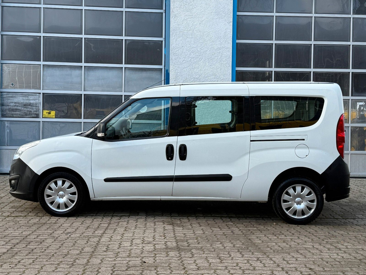 Opel Combo 1.6CDTI L2H1 S/S Easytr. Klima 5-Sitze - Passenger van: picture 2 Opel Combo 1.6CDTI L2H1 S/S Easytr. Klima 5-Sitze - Passenger van: picture 2
