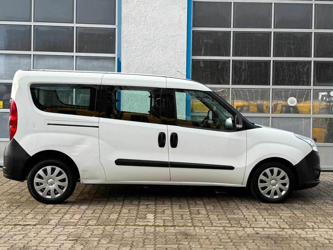 Opel Combo 1.6CDTI L2H1 S/S Easytr. Klima 5-Sitze - Passenger van: picture 3 Opel Combo 1.6CDTI L2H1 S/S Easytr. Klima 5-Sitze - Passenger van: picture 3