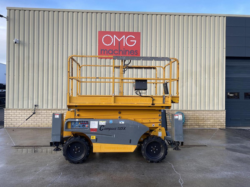 Haulotte Compact 12DX, Schaar hoogwerker, 4X4 Diesel - Aerial platform: picture 1 Haulotte Compact 12DX, Schaar hoogwerker, 4X4 Diesel - Aerial platform: picture 1