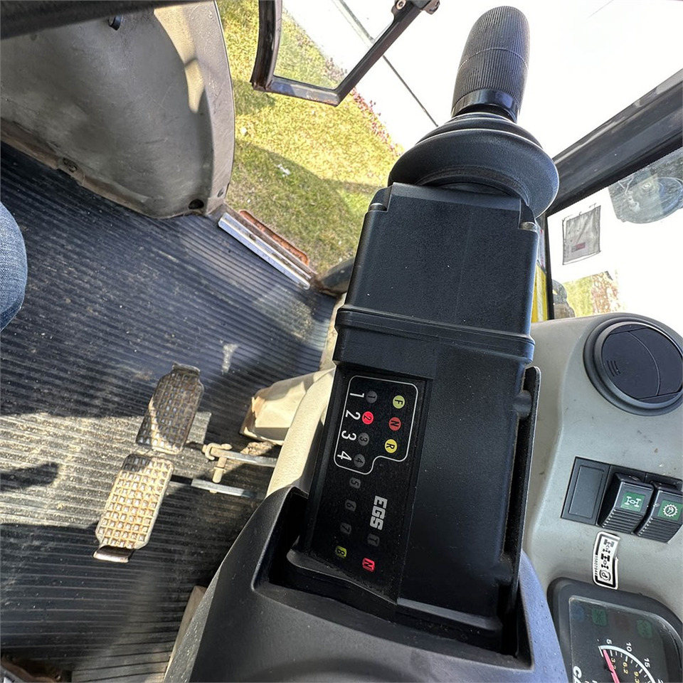 Backhoe loader Case 695SM-4PS: picture 19 Backhoe loader Case 695SM-4PS: picture 19